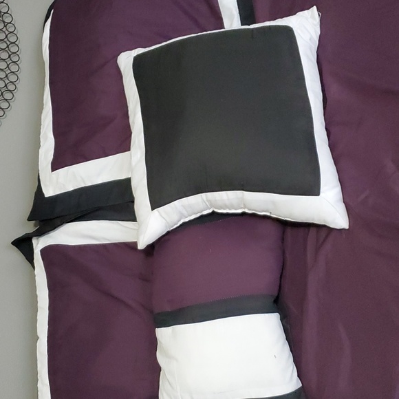 Full sized comforter - Picture 2 of 3